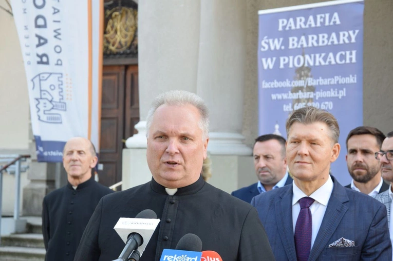 Podpisanie umów na remonty kościołów