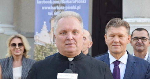 Podpisanie umów na remonty kościołów