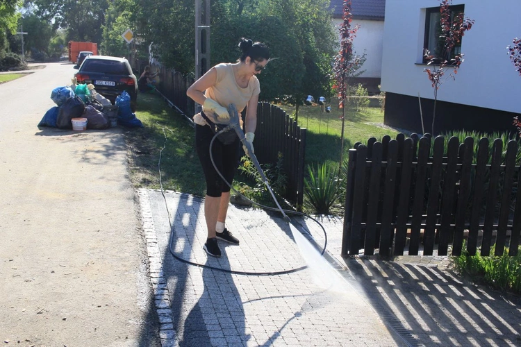 Boboluszki. Zniszczenia i prace porządkowe