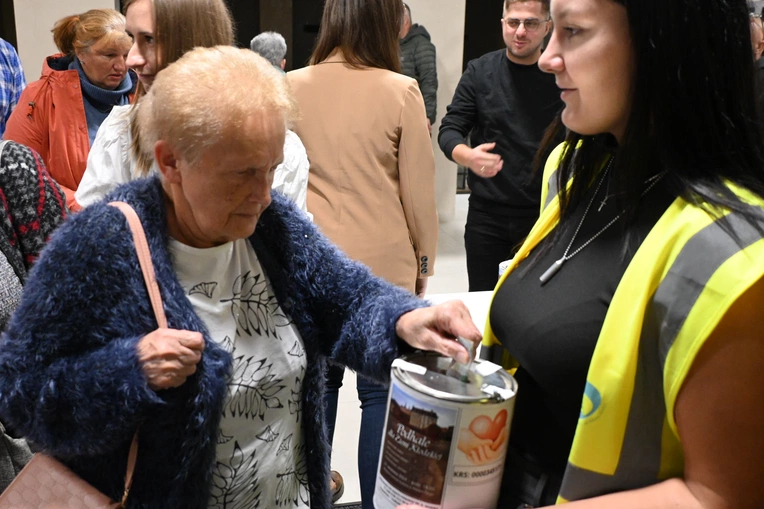 Zaśpiewali i pomogli