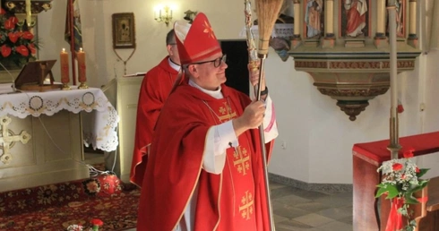 Te kamienie wołać będą