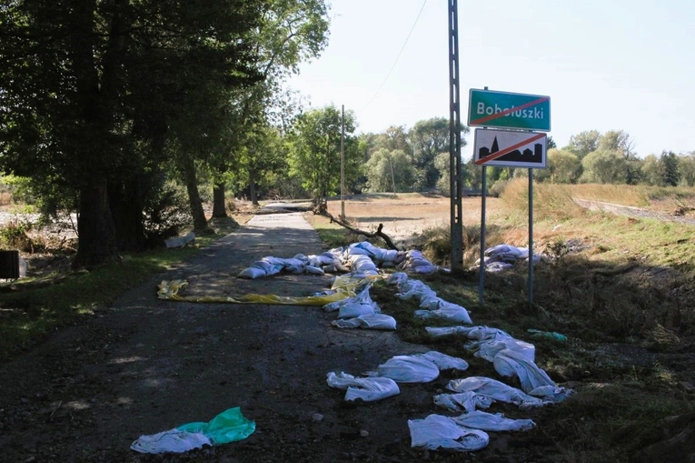 Boboluszki. Zniszczenia i prace porządkowe