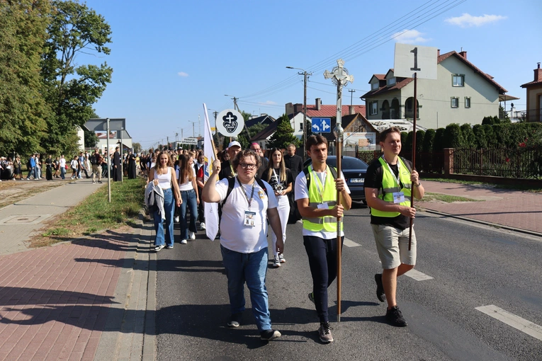 Przasnysz-Rostkowo. Pielgrzymka młodzieży