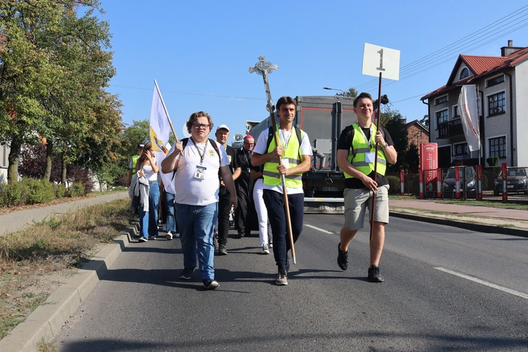Przasnysz-Rostkowo. Pielgrzymka młodzieży