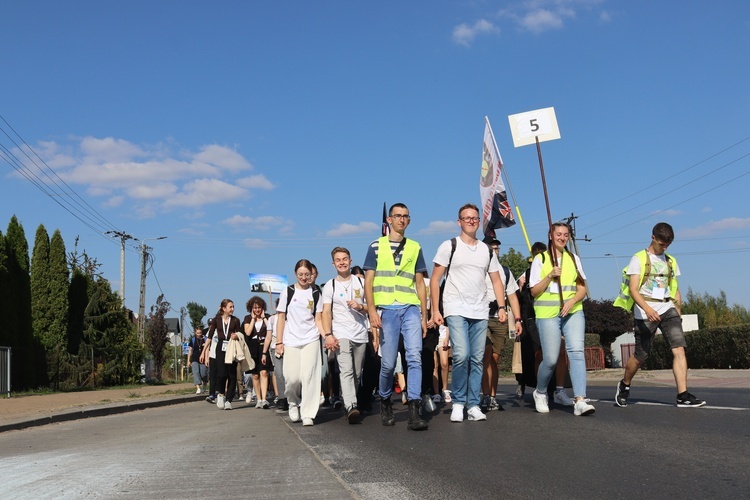 Przasnysz-Rostkowo. Pielgrzymka młodzieży