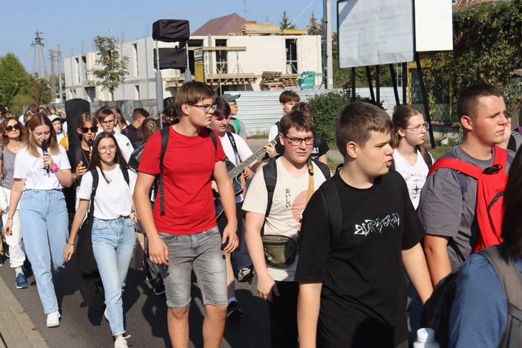 Przasnysz-Rostkowo. Pielgrzymka młodzieży