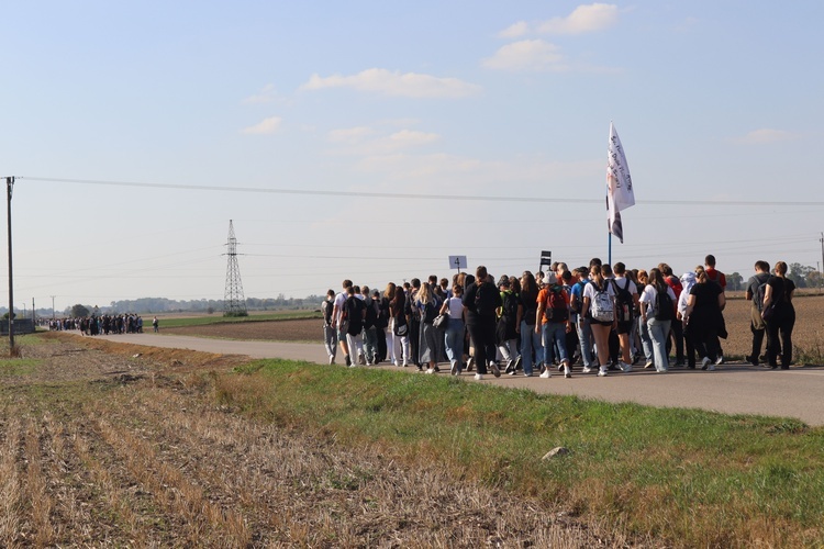 Przasnysz-Rostkowo. Pielgrzymka młodzieży