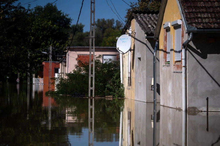 Wezbrany Dunaj w miejscowości Baja