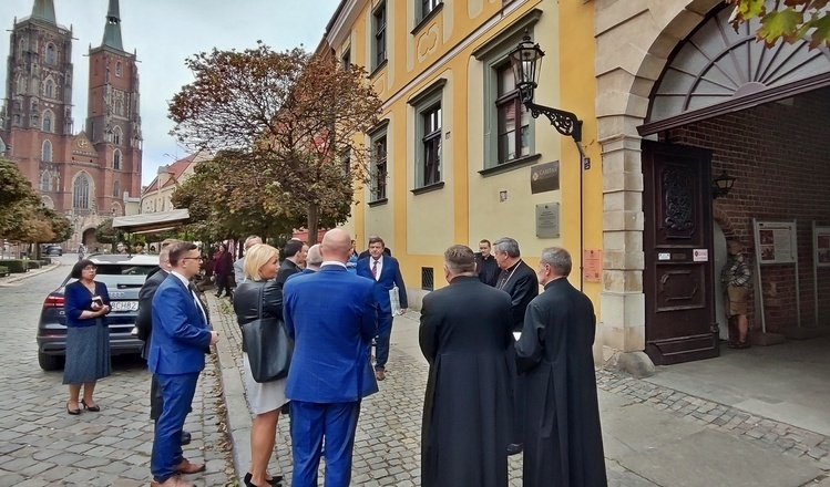 Ostrów Tumski pięknieje, ale jest też bardziej ekologiczny