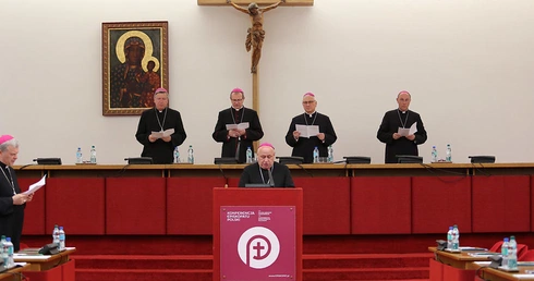 Biskupi na XXIV Dzień Papieski: Przypominamy o niezbywalnej godności każdego człowieka i jego prawie do życia