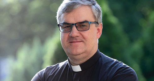 Ks. dr hab. Wojciech Kluj, prof. UKSW, jest misjonarzem oblatem Maryi Niepokalanej. Wykłada misjologię na UKSW w Warszawie.