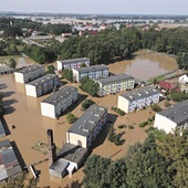 Skorogoszcz (niedaleko Brzegu) zalana przez Nysę Kłodzką. Domy stały tu w wodzie przez szereg dni.