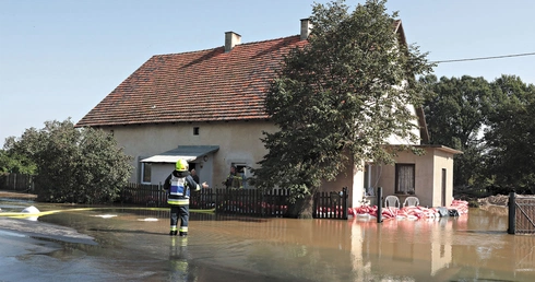 Jak skutecznie i mądrze pomagać powodzianom?