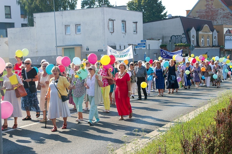 	Obchody tradycyjnie inauguruje przemarsz ulicami Elbląga.