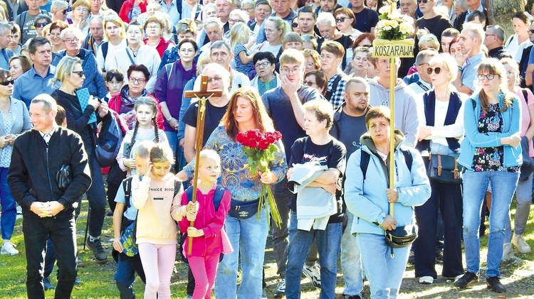 	Diecezjalne spotkanie rozpoczęła Droga Krzyżowa.