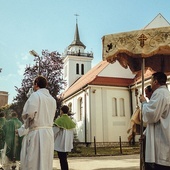 	Po Mszy św. odbyła się procesja eucharystyczna.