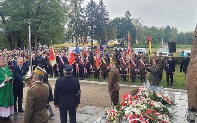 Wśród zaproszonych gości był m.in. biskup łowicki Wojciech Osial, który uczestniczył w obchodach w Kocierzewie Południowym, Walewicach i Kozłowie Szlacheckim.