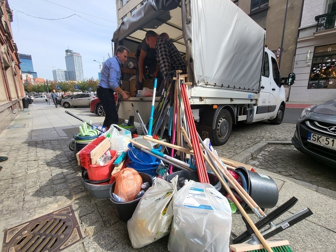 Katowice. Miejski Zarząd Ulic i Mostów oraz Zakład Zieleni Miejskiej z pomocą w Kłodzku