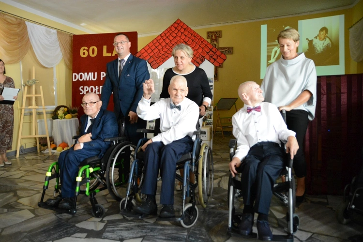 60-lecie Domu Pomocy Społecznej w Kadłubie i posługi sióstr franciszkanek misjonarek Maryi