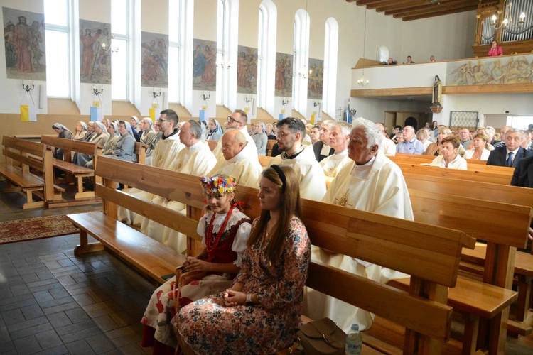 60-lecie Domu Pomocy Społecznej w Kadłubie i posługi sióstr franciszkanek misjonarek Maryi