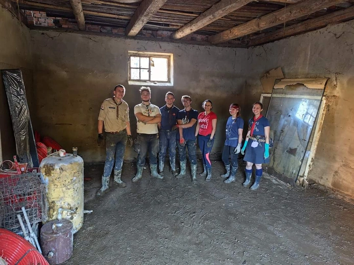 Skauci Europy z pomocą na terenach powodziowych