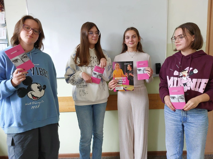 Młodzież z Ostrowca Świętokrzyskiego wspiera niesłyszących