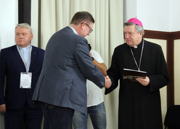 Ogłoszenie syntezy diecezjalnej i wręczenie dekretów członkom komisji synodalnych