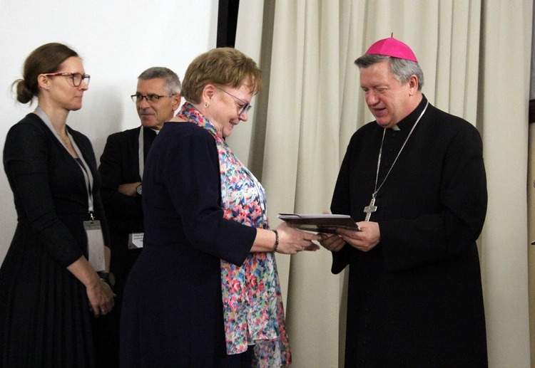Ogłoszenie syntezy diecezjalnej i wręczenie dekretów członkom komisji synodalnych