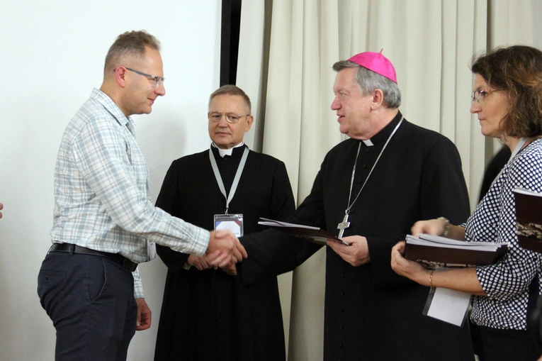 Ogłoszenie syntezy diecezjalnej i wręczenie dekretów członkom komisji synodalnych