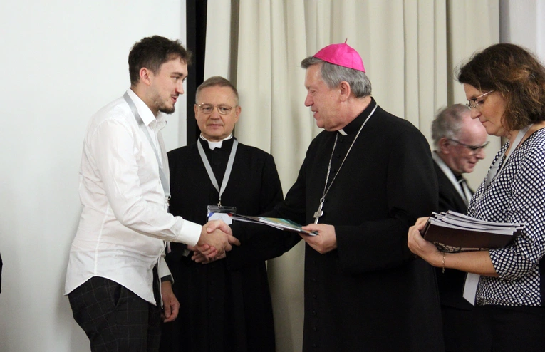 Ogłoszenie syntezy diecezjalnej i wręczenie dekretów członkom komisji synodalnych