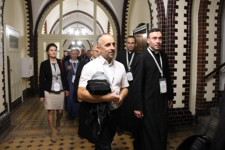 Ogłoszenie syntezy diecezjalnej i wręczenie dekretów członkom komisji synodalnych