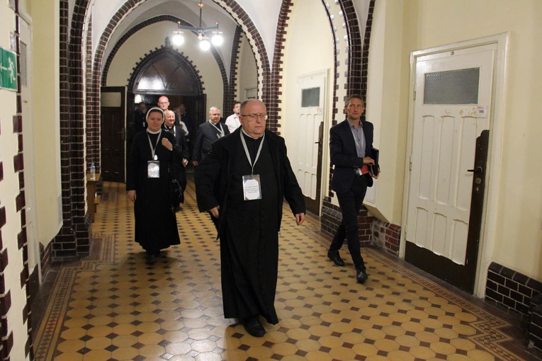 Ogłoszenie syntezy diecezjalnej i wręczenie dekretów członkom komisji synodalnych