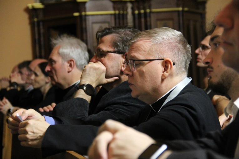 Ogłoszenie syntezy diecezjalnej i wręczenie dekretów członkom komisji synodalnych
