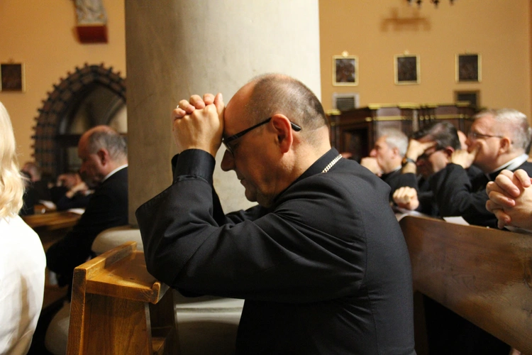 Ogłoszenie syntezy diecezjalnej i wręczenie dekretów członkom komisji synodalnych