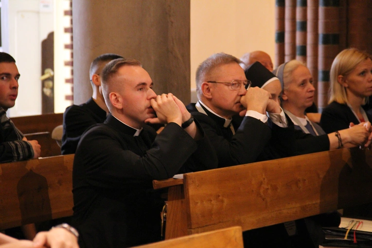 Ogłoszenie syntezy diecezjalnej i wręczenie dekretów członkom komisji synodalnych