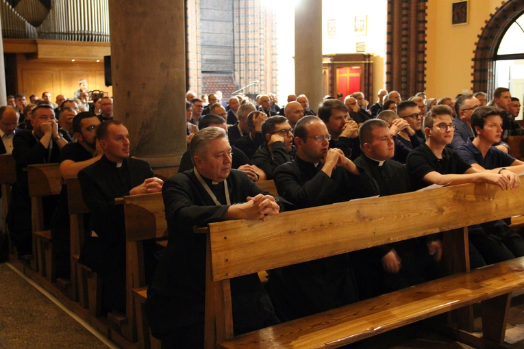 Ogłoszenie syntezy diecezjalnej i wręczenie dekretów członkom komisji synodalnych