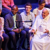 Franciszek do studentów: To, co jest kobiece, nie jest sankcjonowane przez konsensus czy ideologie. Uniwersytet protestuje