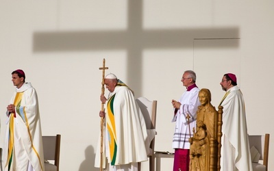 Papież w Brukseli: nie ma miejsca dla nadużyć i ich tuszowania