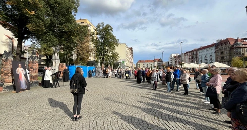Koronka na ulicach miast