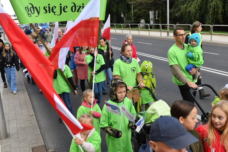 Świadectwo życia na ulicach Winnego Grodu