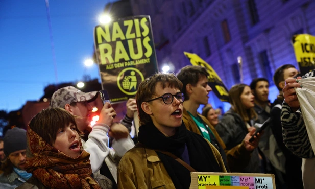 Naziści, precz z parlamentu!