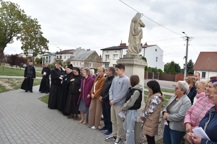 Przasnysz. Koronka na ulicach miast