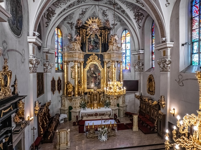 Matka Boża Bocheńska i bazylika na zdjęciach