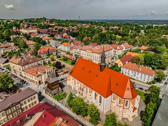 Matka Boża Bocheńska i bazylika na zdjęciach