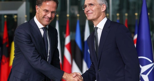 Mark Rutte (L) i Jens Stoltenberg 