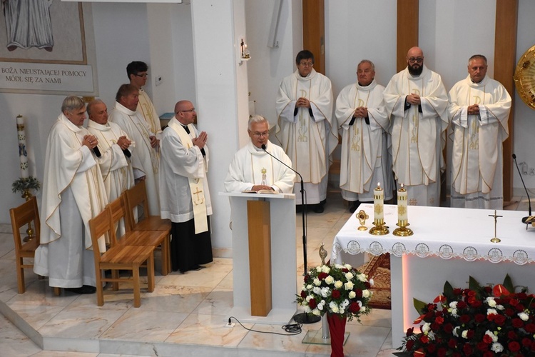 Na Aniołkach stanął pomnik św. Jana Pawła II