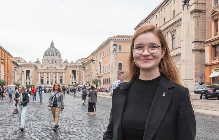 Najmłodsza uczestniczka synodu o synodalności: Zobaczyłam Kościół bliski