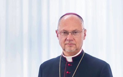 Sławomir Oder – biskup diecezji gliwickiej, był postulatorem procesu beatyfikacyjnego i kanonizacyjnego Jana Pawła II. Jest jednym z delegatów KEP na październikowe zgromadzenie Synodu w Rzymie.