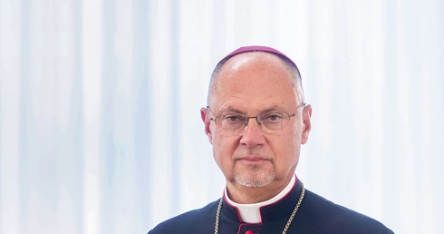 Sławomir Oder – biskup diecezji gliwickiej, był postulatorem procesu beatyfikacyjnego i kanonizacyjnego Jana Pawła II. Jest jednym z delegatów KEP na październikowe zgromadzenie Synodu w Rzymie.