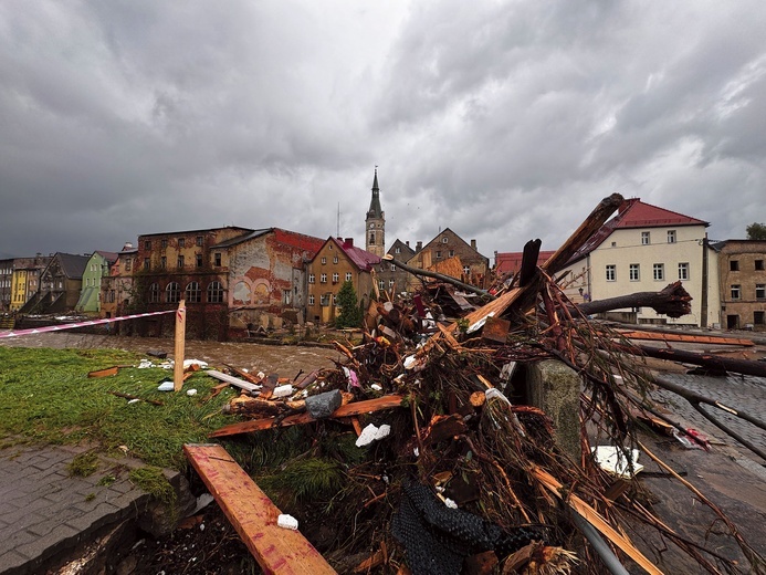 Dramatyczne skutki powodzi mogły być mniejsze. Czego zabrakło?